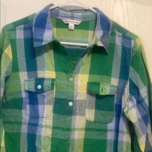 Croft & Barrow women Green Plaid Shirt mid length and you can roll